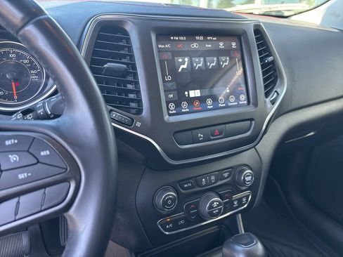 Used 2020 Jeep Cherokee Trailhawk AWD/4WD image 9