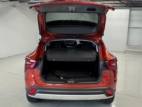 Used 2024 Chevrolet Trax LT w/ LT Convenience Package FWD image 9
