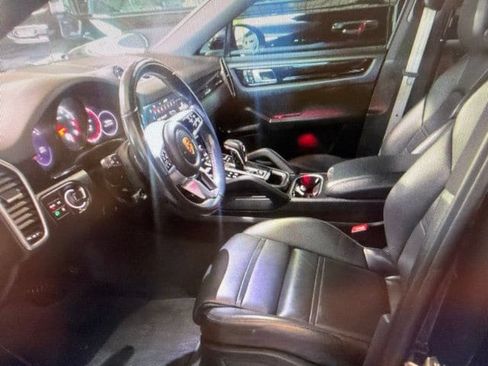 Used 2022 Porsche Cayenne Platinum Edition AWD/4WD image 5