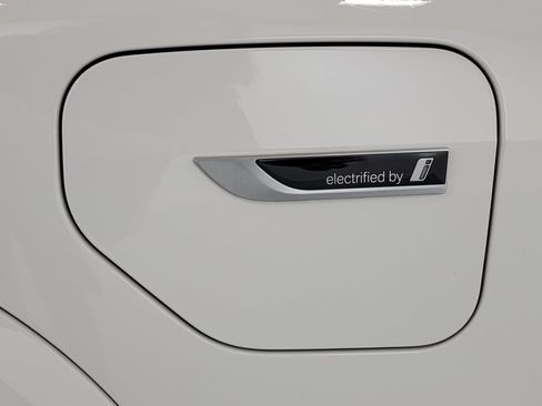 Used 2022 BMW X5 xDrive45e w/ M Sport Package image 12