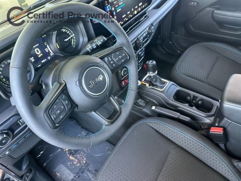 Used 2025 Jeep Wrangler Unlimited Rubicon 4xe w/ Convenience Group AWD/4WD image 11