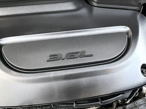 Used 2024 Chrysler Pacifica Touring-L FWD image 35