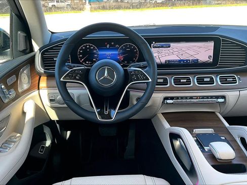 Used 2024 Mercedes-Benz GLE 350 4MATIC image 5