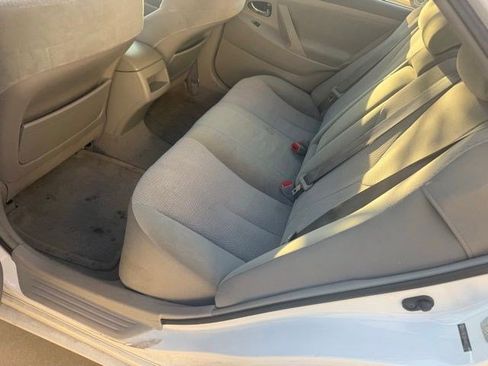 Used 2010 Toyota Camry LE FWD image 11