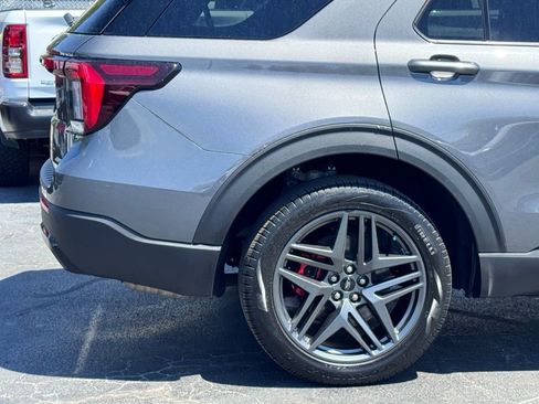 Used 2025 Ford Explorer ST-Line w/ ST-Line Street Pack AWD/4WD image 43