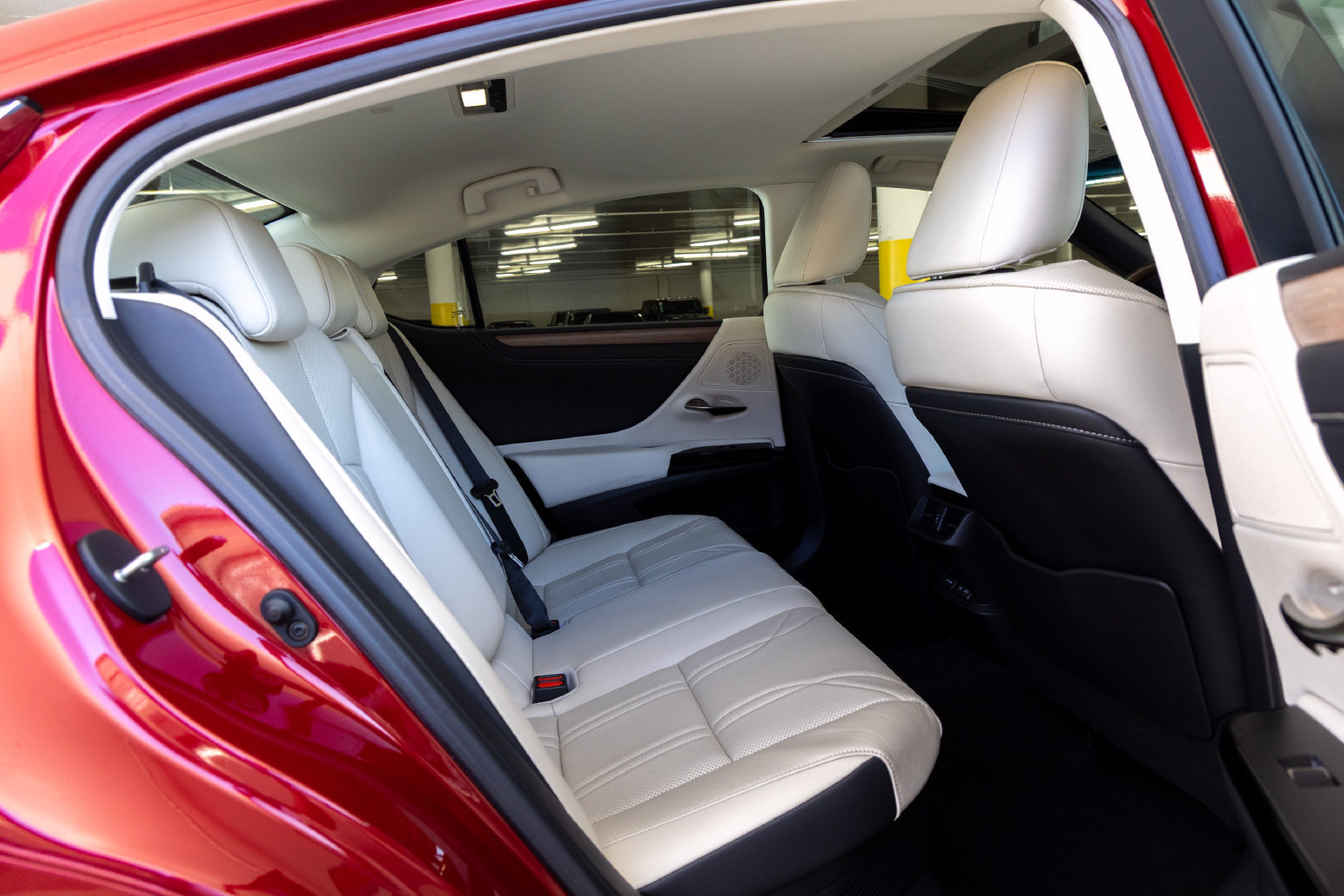 Used 2024 Lexus ES 300h w/ Technology Package FWD image 25