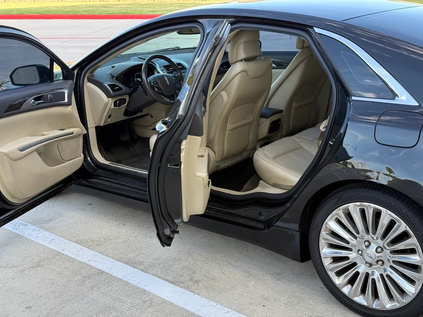 Used 2013 Lincoln MKZ FWD image 10
