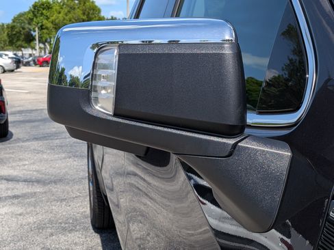 New 2026 GMC Sierra 1500 SLE w/ Preferred Package AWD/4WD image 11