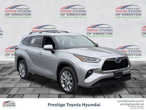 Used 2021 Toyota Highlander Limited AWD/4WD image 1