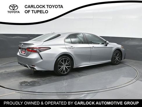 Used 2022 Toyota Camry SE FWD image 3