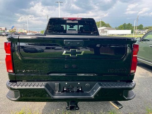 Used 2026 Chevrolet Silverado 2500 High Country w/ High Country Premium Package AWD/4WD image 8