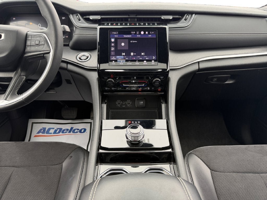 Used 2023 Jeep Grand Cherokee Altitude AWD/4WD image 12