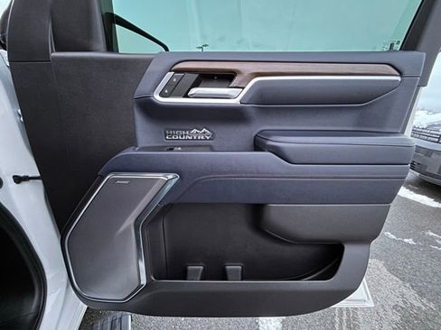 Used 2022 Chevrolet Silverado 1500 High Country w/ High Country Premium Package image 45