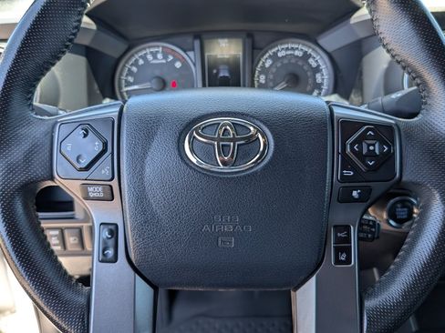 Used 2019 Toyota Tacoma TRD Off-Road w/ Technology Package AWD/4WD image 18