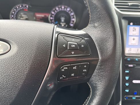 Used 2019 Ford Explorer Platinum image 27