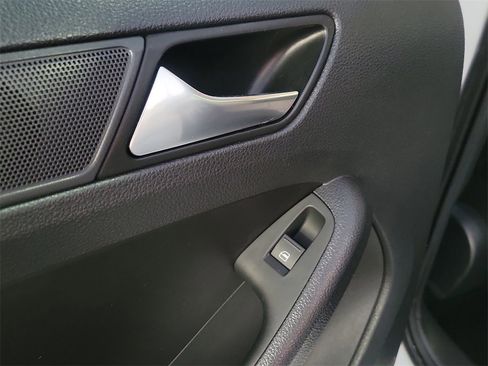 Used 2016 Volkswagen Jetta Sport image 11