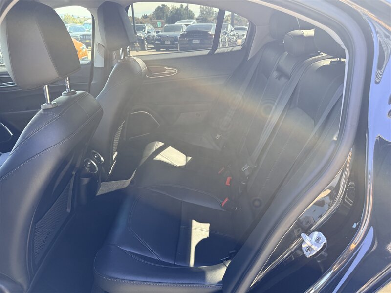 Used 2018 Alfa Romeo Giulia AWD image 25