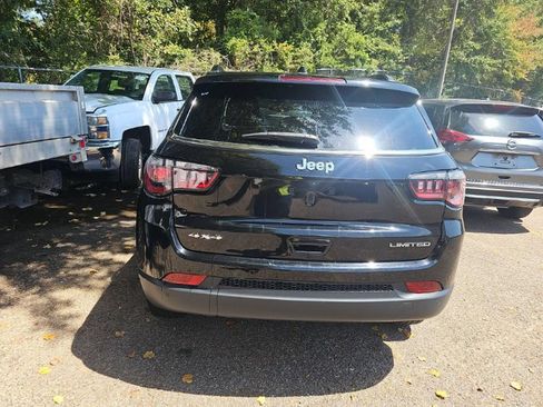 Used 2025 Jeep Compass Limited AWD/4WD image 3