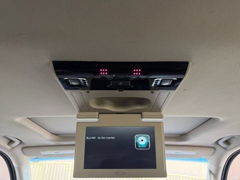 Used 2018 Chevrolet Tahoe LT AWD/4WD image 29