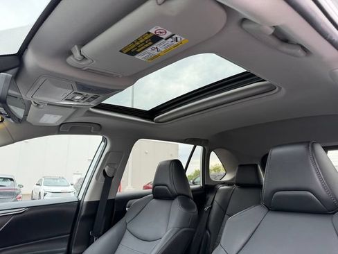 Certified 2022 Toyota RAV4 XLE Premium AWD/4WD image 35
