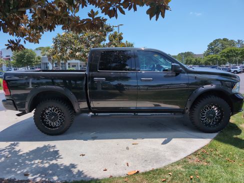 Used 2018 RAM 1500 Express AWD/4WD image 11