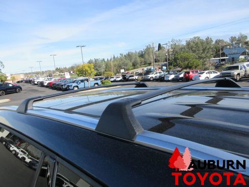 New 2026 Toyota Highlander Platinum image 9