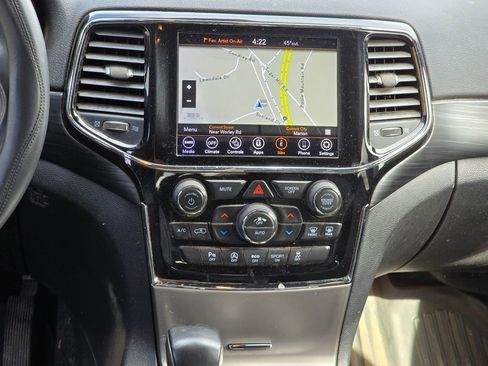 Used 2020 Jeep Grand Cherokee Laredo w/ Laredo X Package image 18