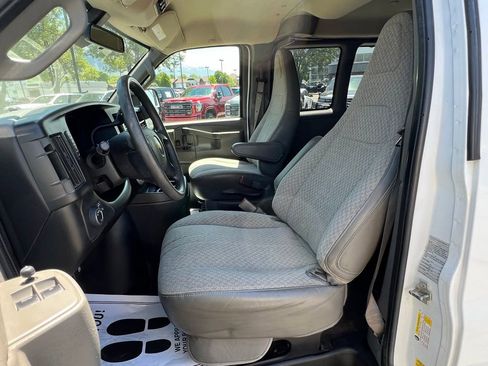 Used 2020 Chevrolet Express 3500 LT w/ LT Preferred Equipment Group RWD image 24