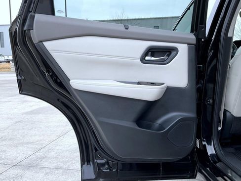 Used 2023 Nissan Rogue SL w/ SL Premium Package image 21