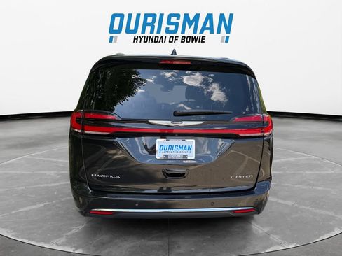 Used 2023 Chrysler Pacifica Limited FWD image 5