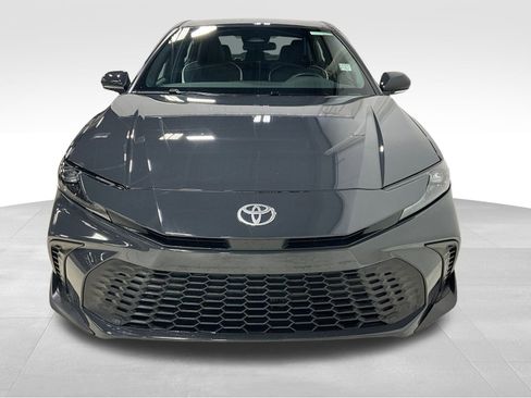 Used 2025 Toyota Camry SE image 2