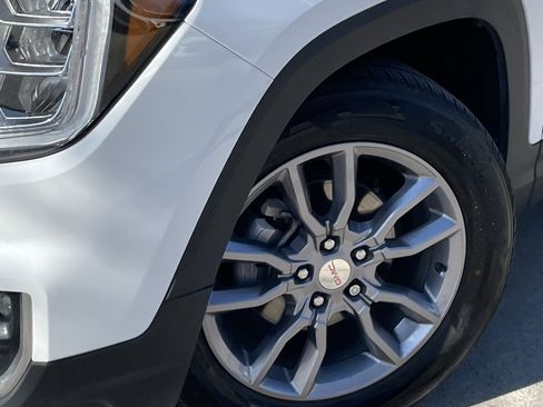 Used 2024 GMC Terrain SLT image 9