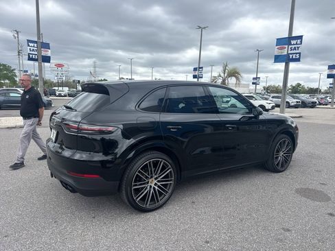 Used 2023 Porsche Cayenne S Platinum image 6