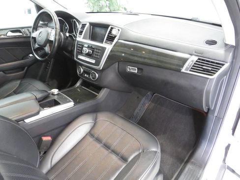 Used 2016 Mercedes-Benz GL 450 4MATIC w/ Premium I Package image 9