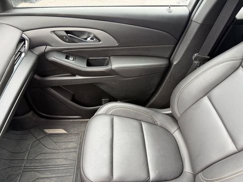 Used 2023 Chevrolet Traverse LT w/ LPO, Floor Liner Package image 28