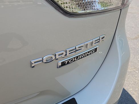 Certified 2023 Subaru Forester Touring AWD/4WD image 5