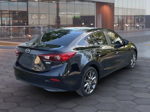 Used 2018 MAZDA MAZDA3 Touring FWD image 11