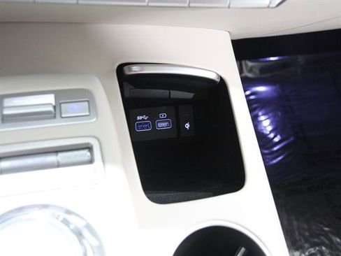 Certified 2024 Genesis GV70 2.5T w/ Advanced Package image 17