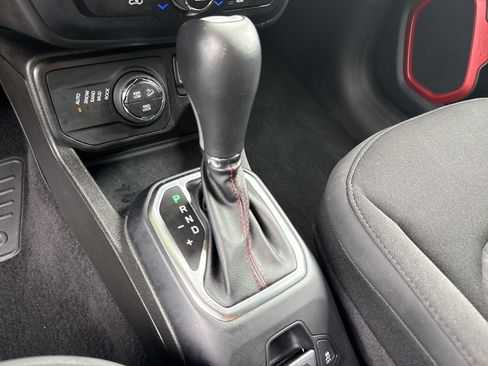 Used 2023 Jeep Renegade Trailhawk AWD/4WD image 29