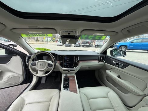 Used 2022 Volvo S60 B5 Inscription image 10