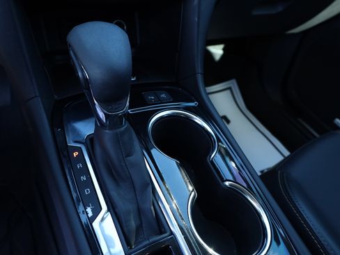 Used 2023 Chevrolet Equinox Premier image 10