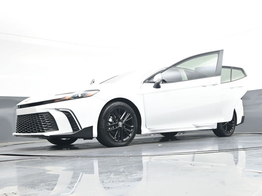 Used 2026 Toyota Camry SE FWD image 42
