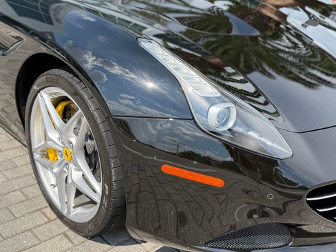 Used 2016 Ferrari California T RWD image 21
