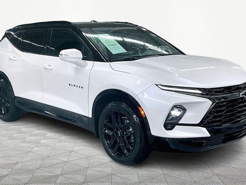 Used 2025 Chevrolet Blazer RS w/ Driver Confidence II Package image 3