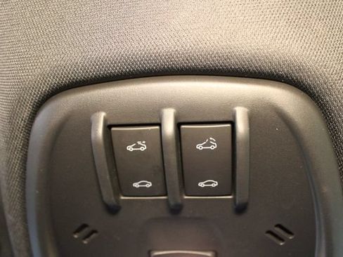 Used 2024 Chevrolet Trax RS w/ Sunroof Package FWD image 25
