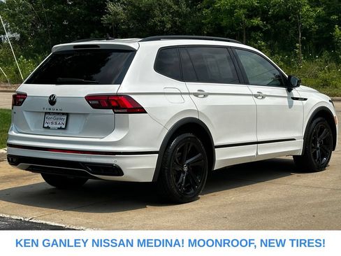 Used 2024 Volkswagen Tiguan SE R-Line FWD image 3