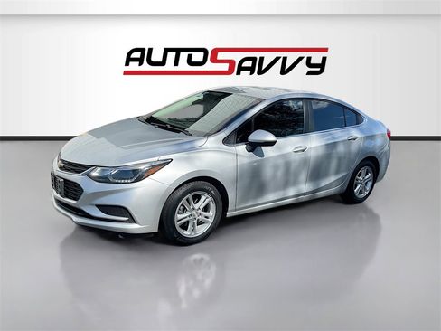 Used 2018 Chevrolet Cruze LT image 3