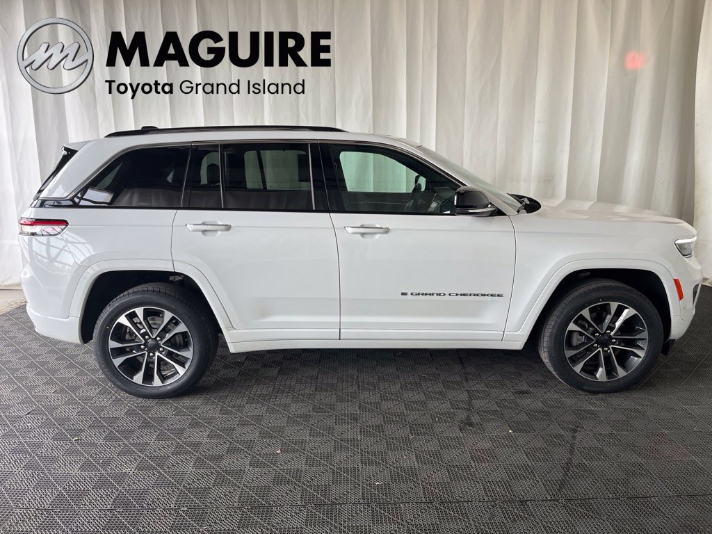 Used 2023 Jeep Grand Cherokee Overland w/ Luxury Tech Group IV AWD/4WD image 2