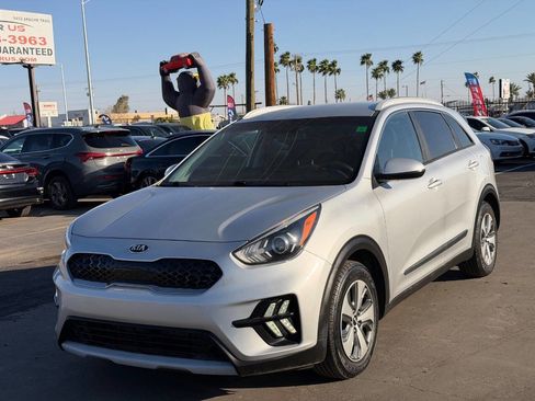 Used 2020 Kia Niro LX image 1