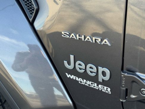 Used 2021 Jeep Wrangler Unlimited Sahara AWD/4WD image 12